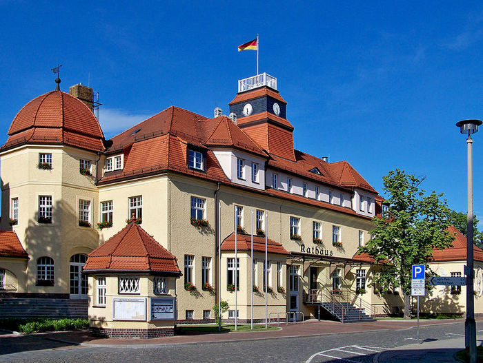 Rathaus-Rathausplatz-1-04416-Markkleeberg