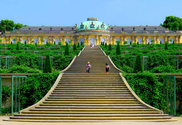 Schloss-Sanssouci-Maulbeerallee-1-14469 Potsdam